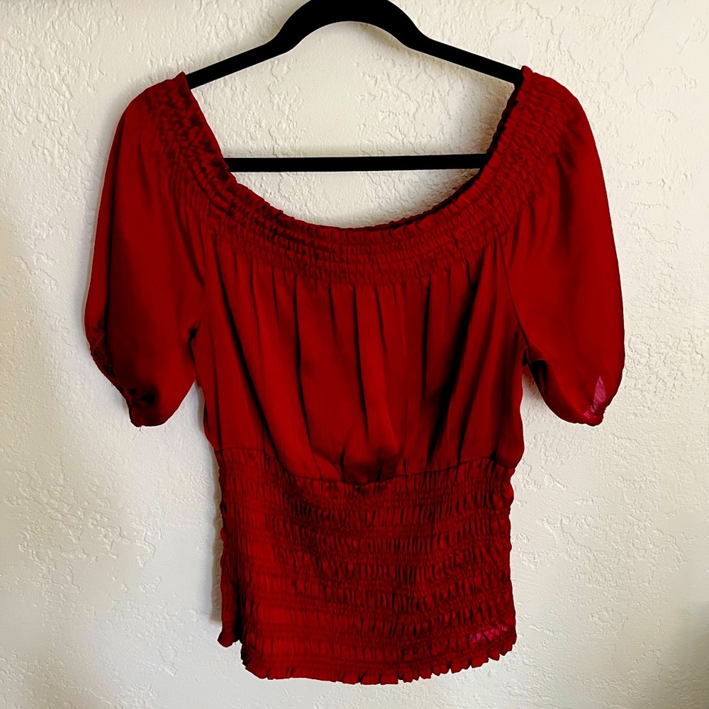 This is a very elegant red size small top Sexy